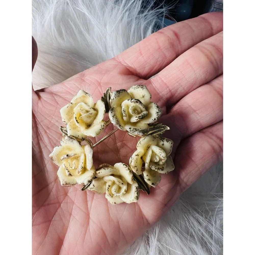 Vintage Coro Brooch Pin Flower Yellow Gold Tone Elegant Classic Perfect Gift